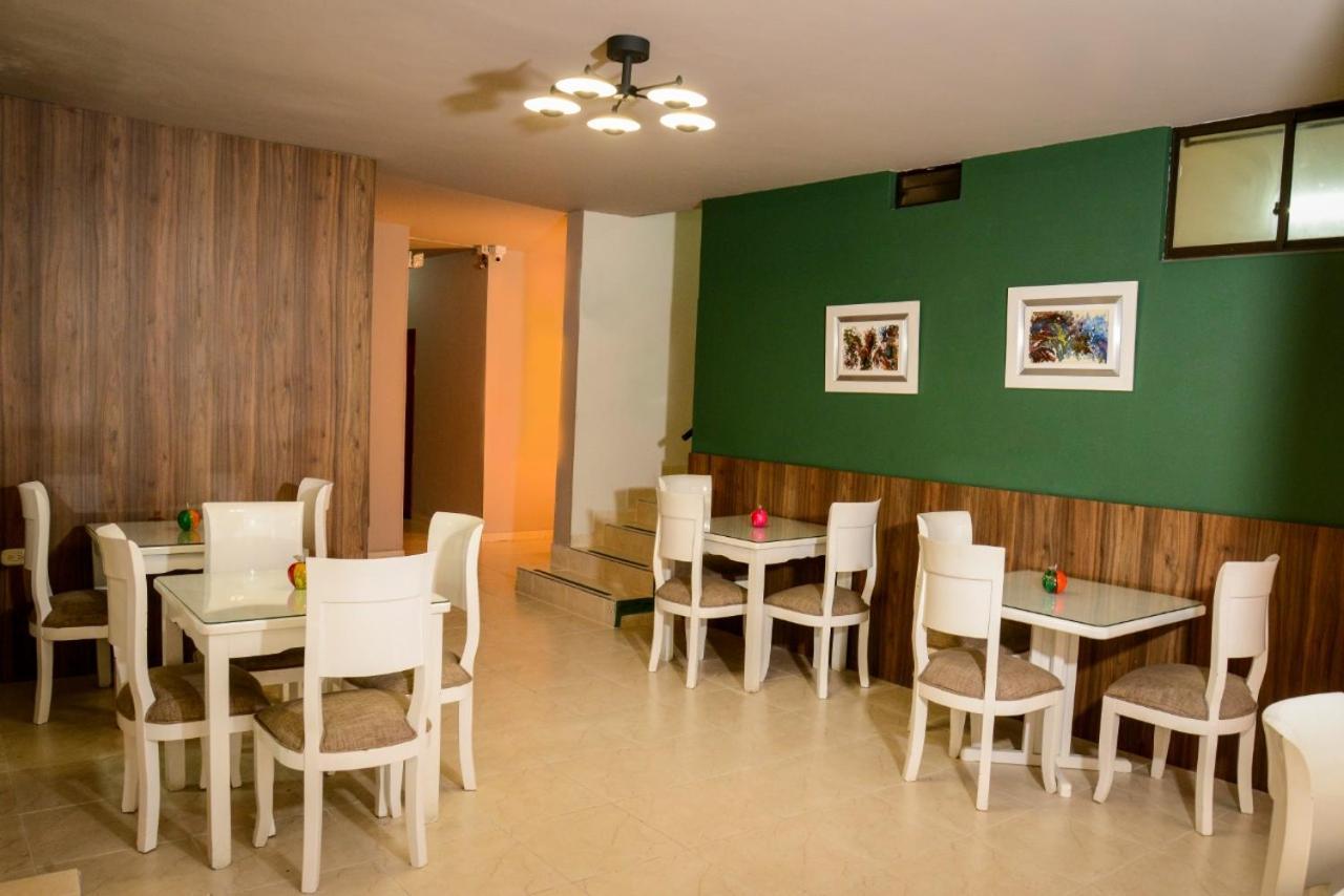 בוקארמנגה Hotel Prado 34 West מראה חיצוני תמונה