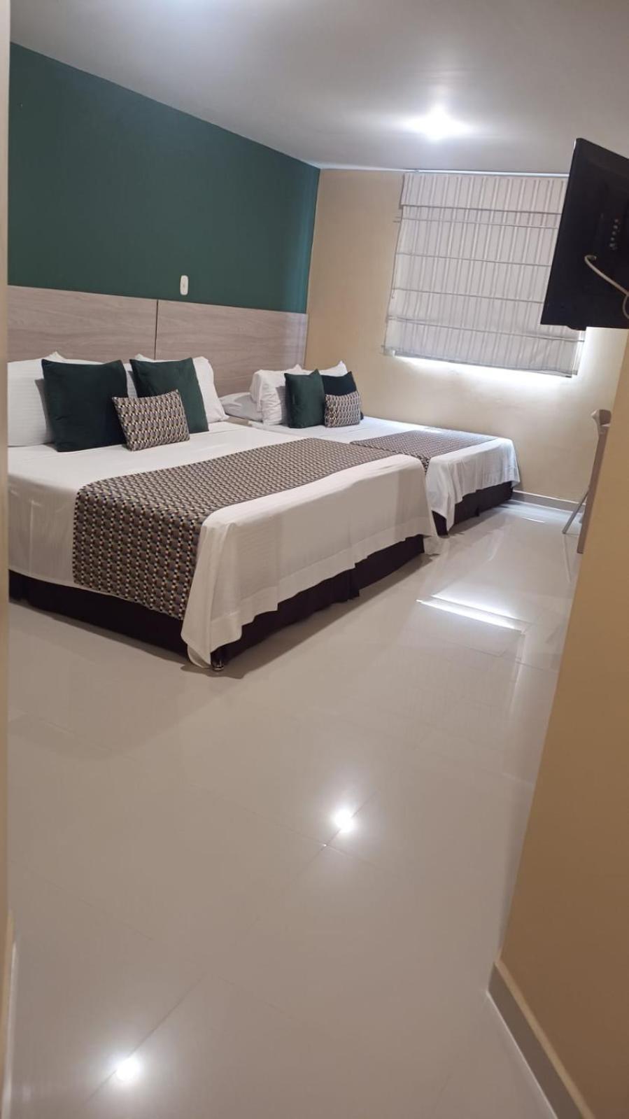 בוקארמנגה Hotel Prado 34 West מראה חיצוני תמונה