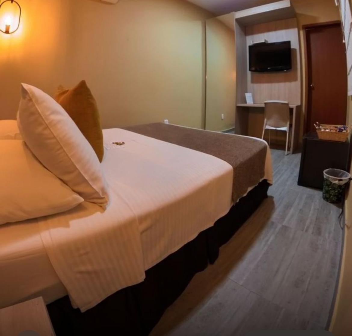 בוקארמנגה Hotel Prado 34 West מראה חיצוני תמונה