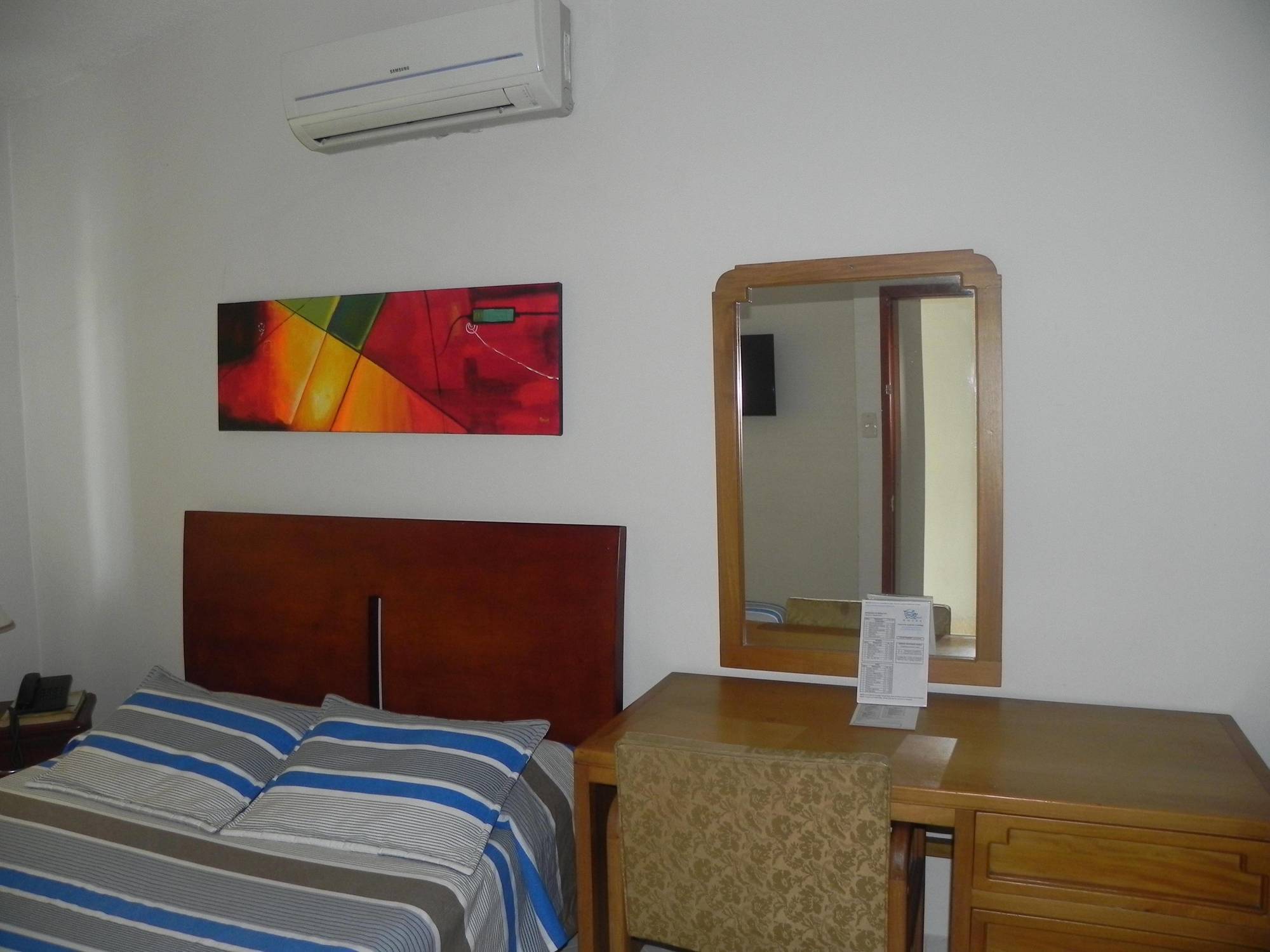בוקארמנגה Hotel Prado 34 West מראה חיצוני תמונה