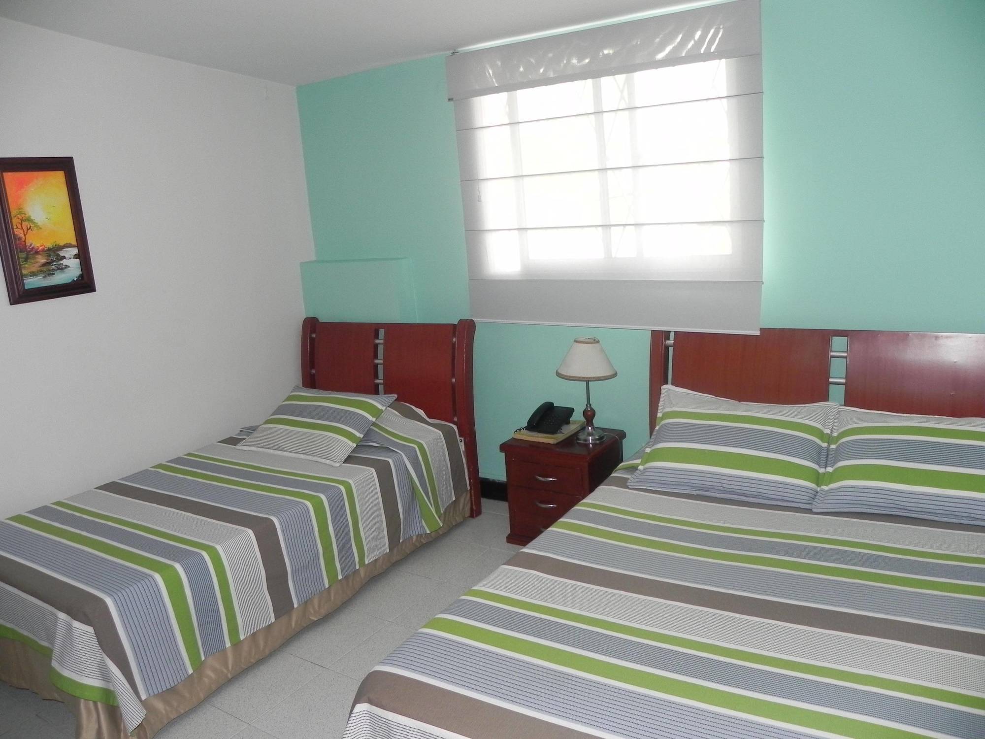 בוקארמנגה Hotel Prado 34 West מראה חיצוני תמונה