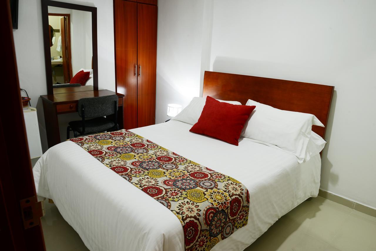 בוקארמנגה Hotel Prado 34 West מראה חיצוני תמונה