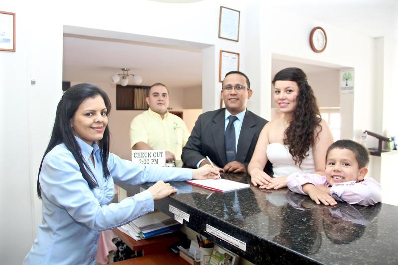 בוקארמנגה Hotel Prado 34 West מראה חיצוני תמונה